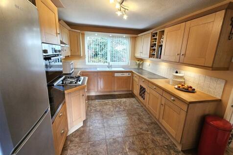 Kitchen 2.jpg
