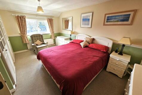 Bed 1.jpg