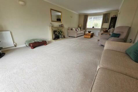 Living room 2.jpg