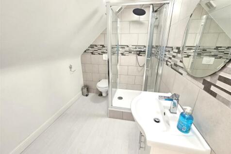Bed 3 En Suite.jpg
