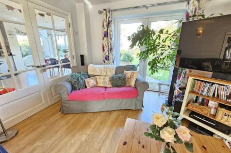Living Room 1.jpg