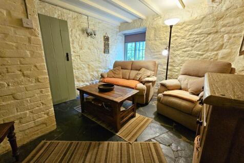 Snug or sitting room (2).jpg