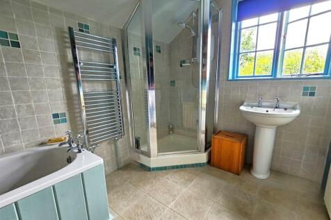 First floor bathroom.jpg