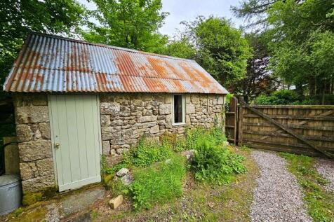 Granite barn, driveway.jpg