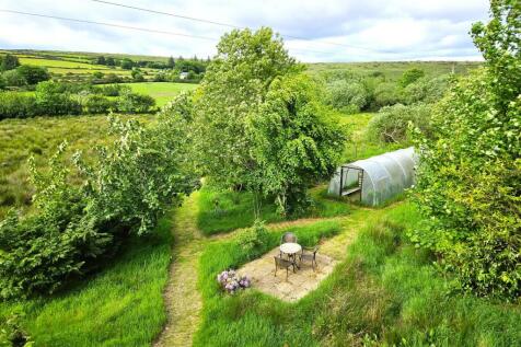 Rear garden, patio.jpg