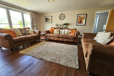 Living room 3.jpg