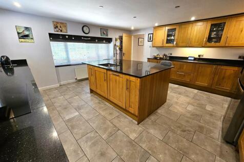 Kitchen 2.jpg