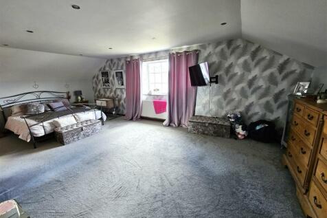Bedroom 1.jpg