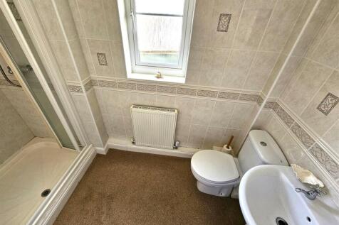 Bdroom 2 ensuite.jpg
