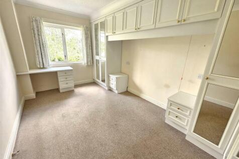 Bedroom 1.jpg