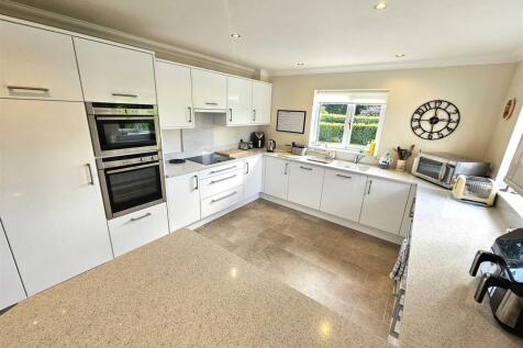 Further Kitchen.jpg