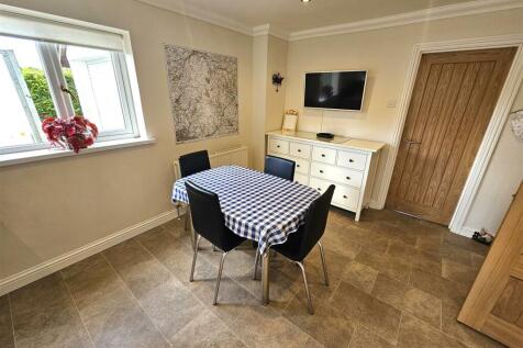 Breakfast Area.jpg