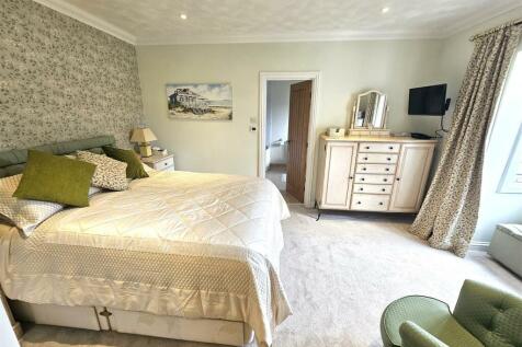 Bedroom 1.jpg