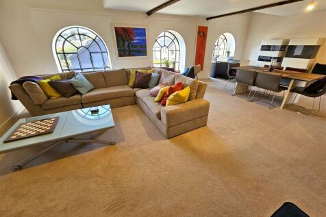 Living Room.jpg