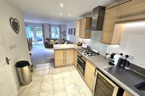 Further Kitchen.jpg