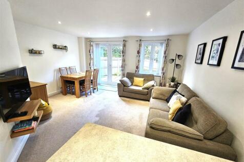 Living Room.jpg