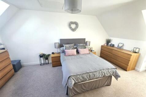 Bedroom 1.jpg