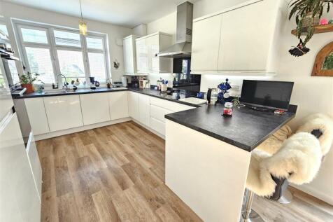 Kitchen area.jpg
