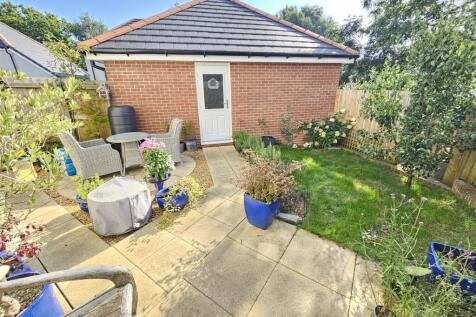 Garden and Garage rear.jpg