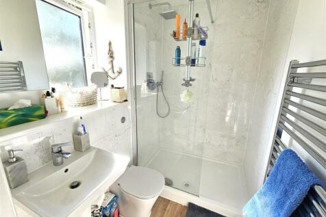En Suite Shower.jpg