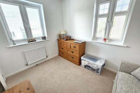 Bedroom 4.jpg