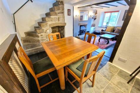 Dining Area.jpg