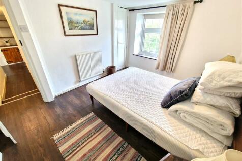 Bed 1.jpg