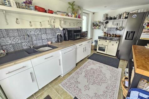 Kitchen 1.jpg