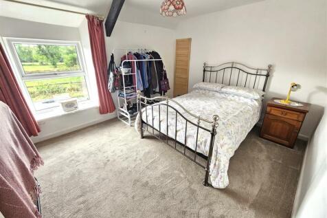 Bedroom 1.jpg