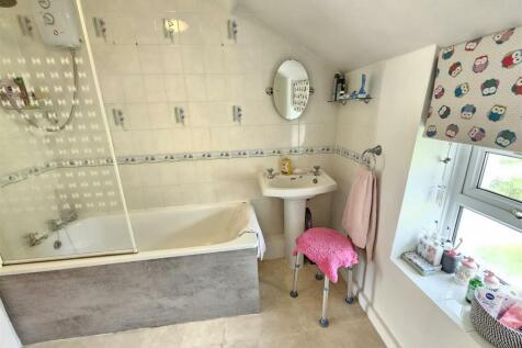 Bathroom 1.jpg