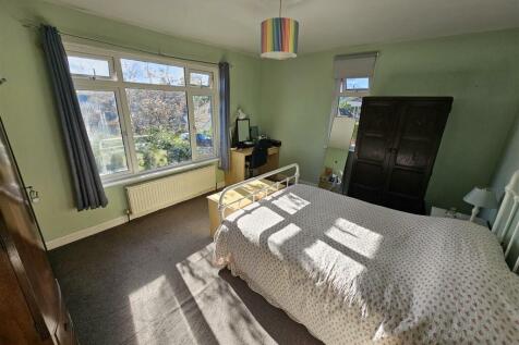 Bedroom 1.jpg