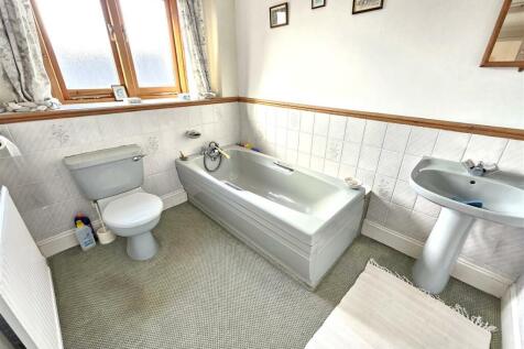 Family Bathroom.jpg
