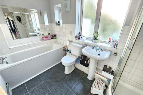 Ground floor Bathroom.jpg