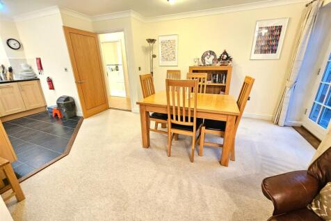 Dining Area.jpg