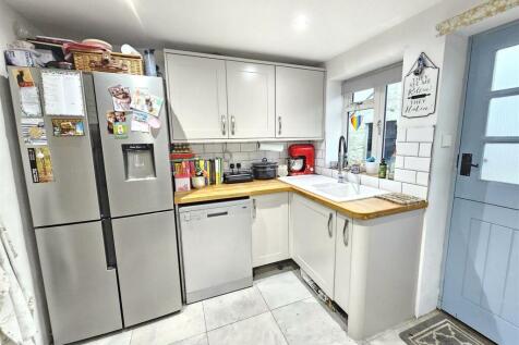 Kitchen (2).jpg