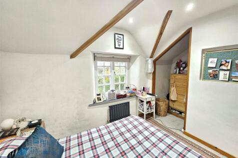 Bedroom 1 (2).jpg