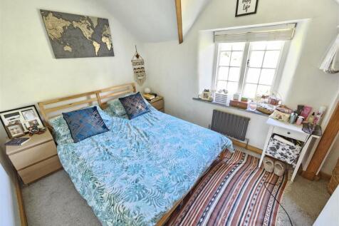 Bedroom 1.jpg