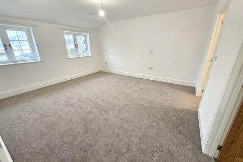 Bedroom 1.jpg