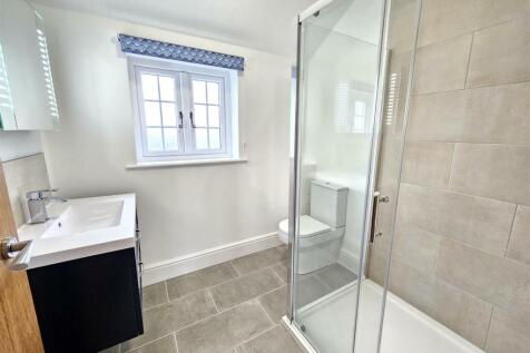 Master En Suite.jpg