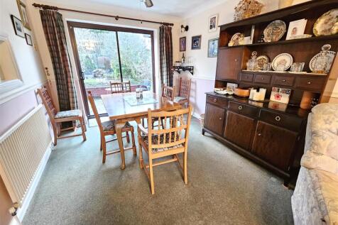Dining Area.jpg