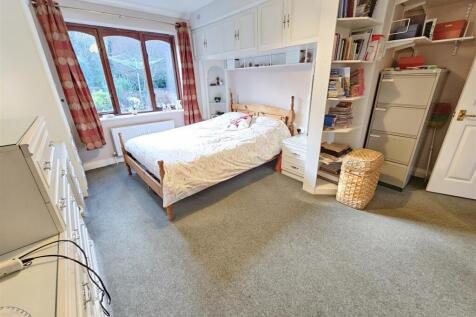 Bedroom 1.jpg