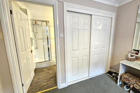 Wardrobes Bed 1.jpg