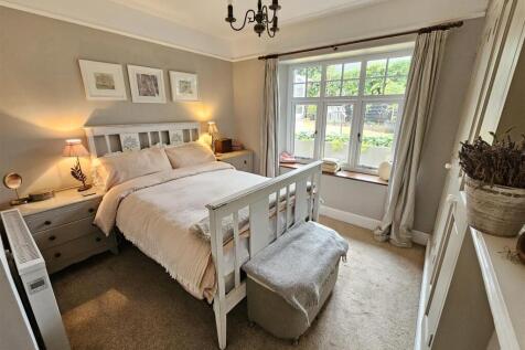Bedroom 1.jpg