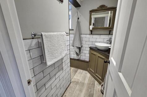 En Suite Bed 1.jpg