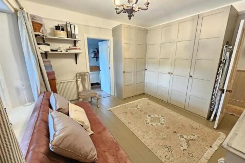 Bedroom 4.jpg