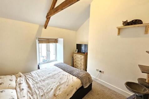 Bedroom 1.jpg