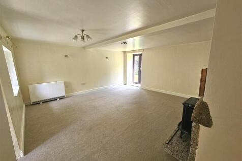 Living Room (1).jpg