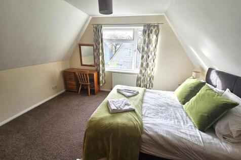Bedroom 1.jpg