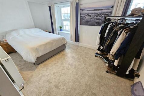 Bedroom 1.jpg