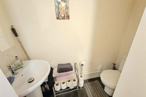 Ground Floor Bathroom 1.jpg